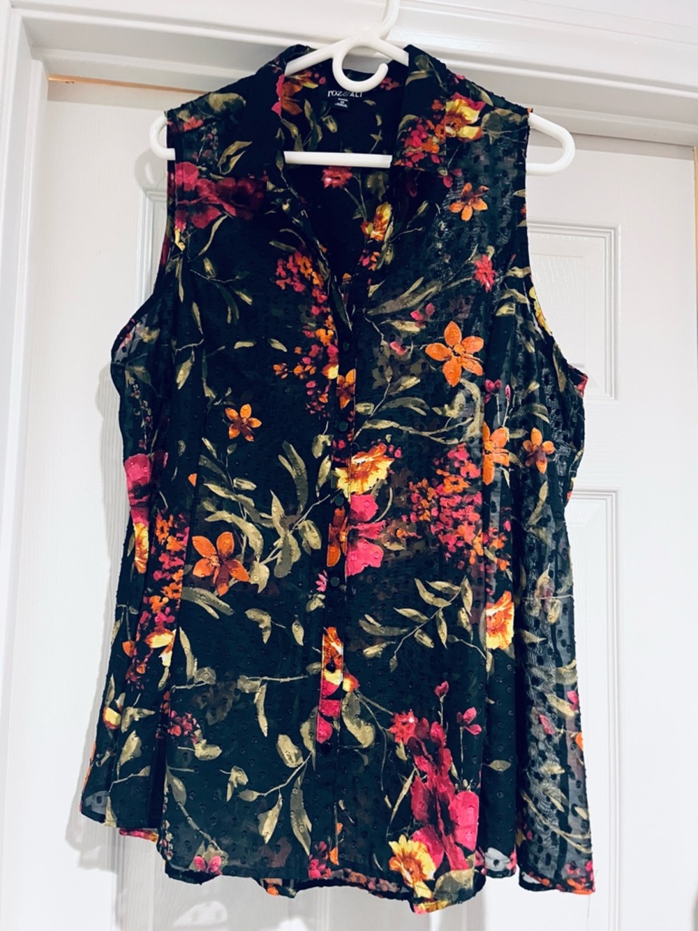 Roz & Ali Black Velvet Floral Button-Down Sleeveless Top